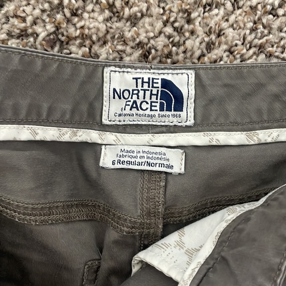 The North Face Cargo Shorts - Picture 3 of 3